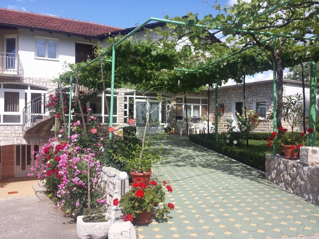 فندق Pansion Pero Elez Međugorje المظهر الخارجي الصورة